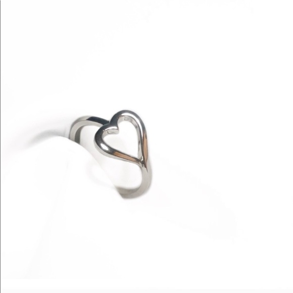 925 Sterling Silver Heart Ring - Picture 3 of 8